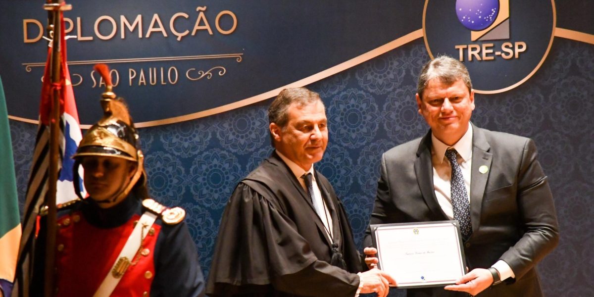 o-governador-eleito-tarcisio-de-freitas-republicanos-e-diplomado-em-cerimonia-na-sala-sao-paulo-1671468005193_v2_4x3