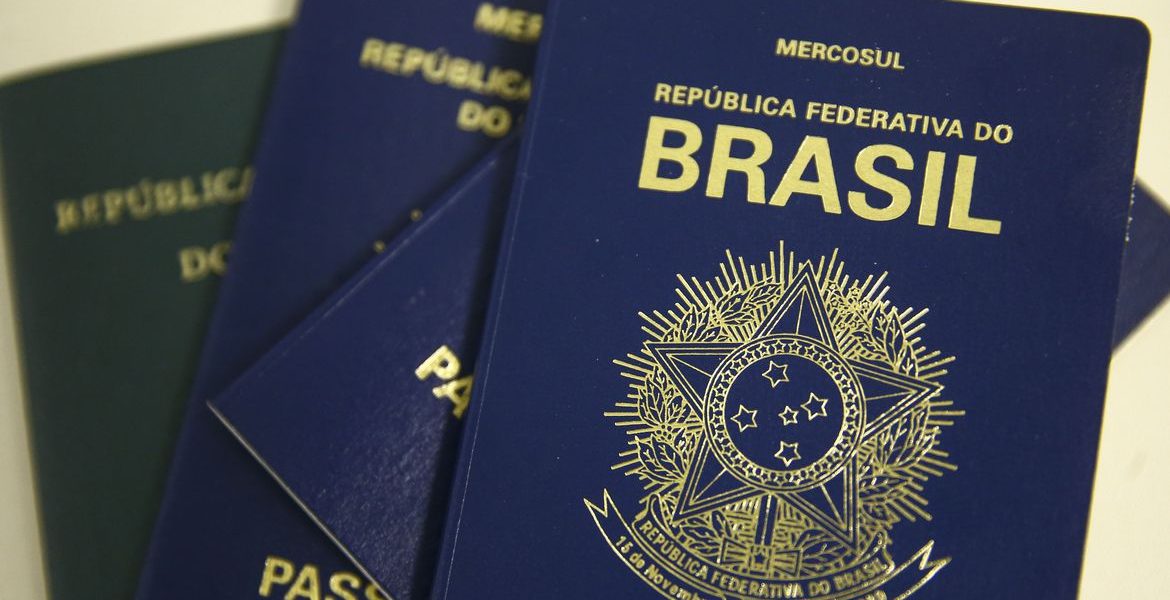Passaporte brasileiro.