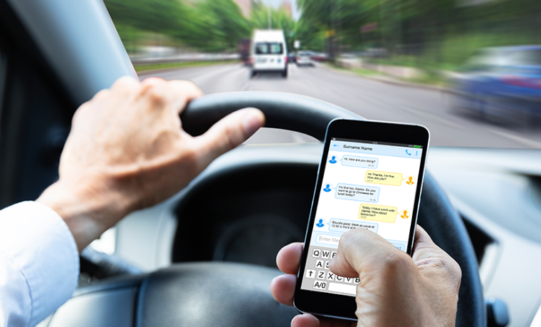 Alerta: Uso de celular ao volante pode gerar até três multas